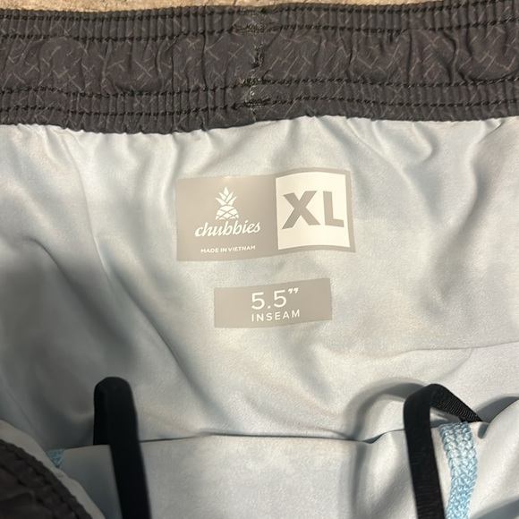 Chubbies XL - 5.5 inseam - like new - Picture 2 of 3